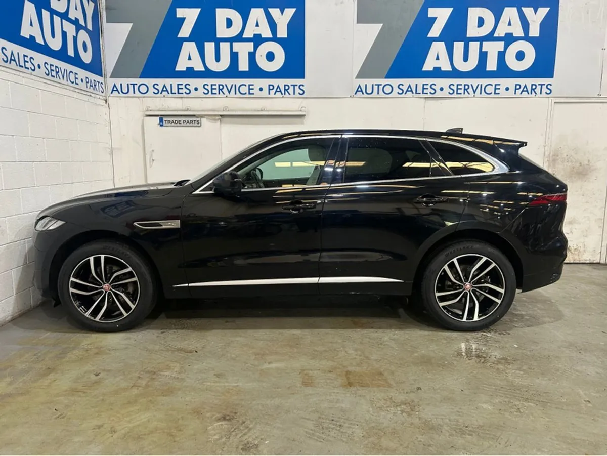 Jaguar F- PACE New Model 2.0 D PAN Roof AWD - Image 4