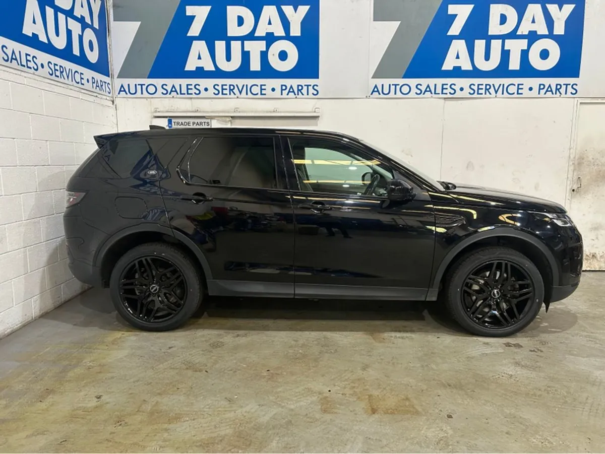 Land Rover Discovery Sport 2.0 D 150PS FWD 5DR - Image 3