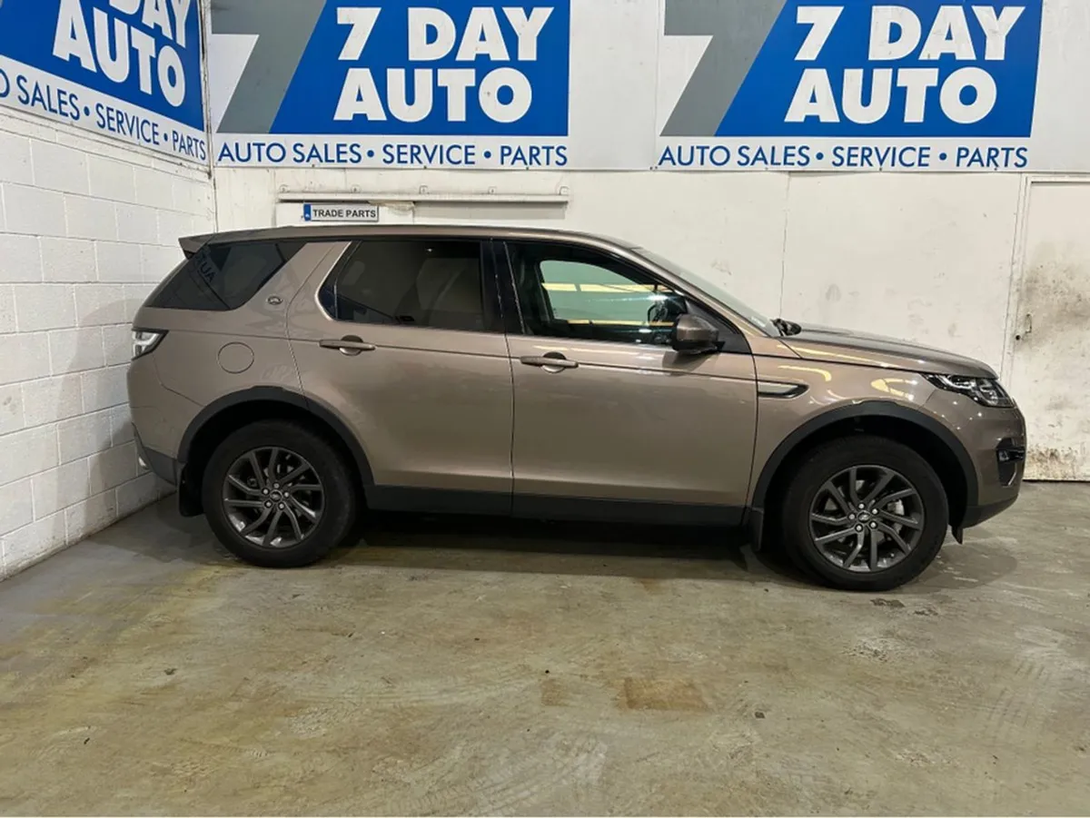 Land Rover Discovery Sport 2.0 7 Seater TD4 SE - Image 3