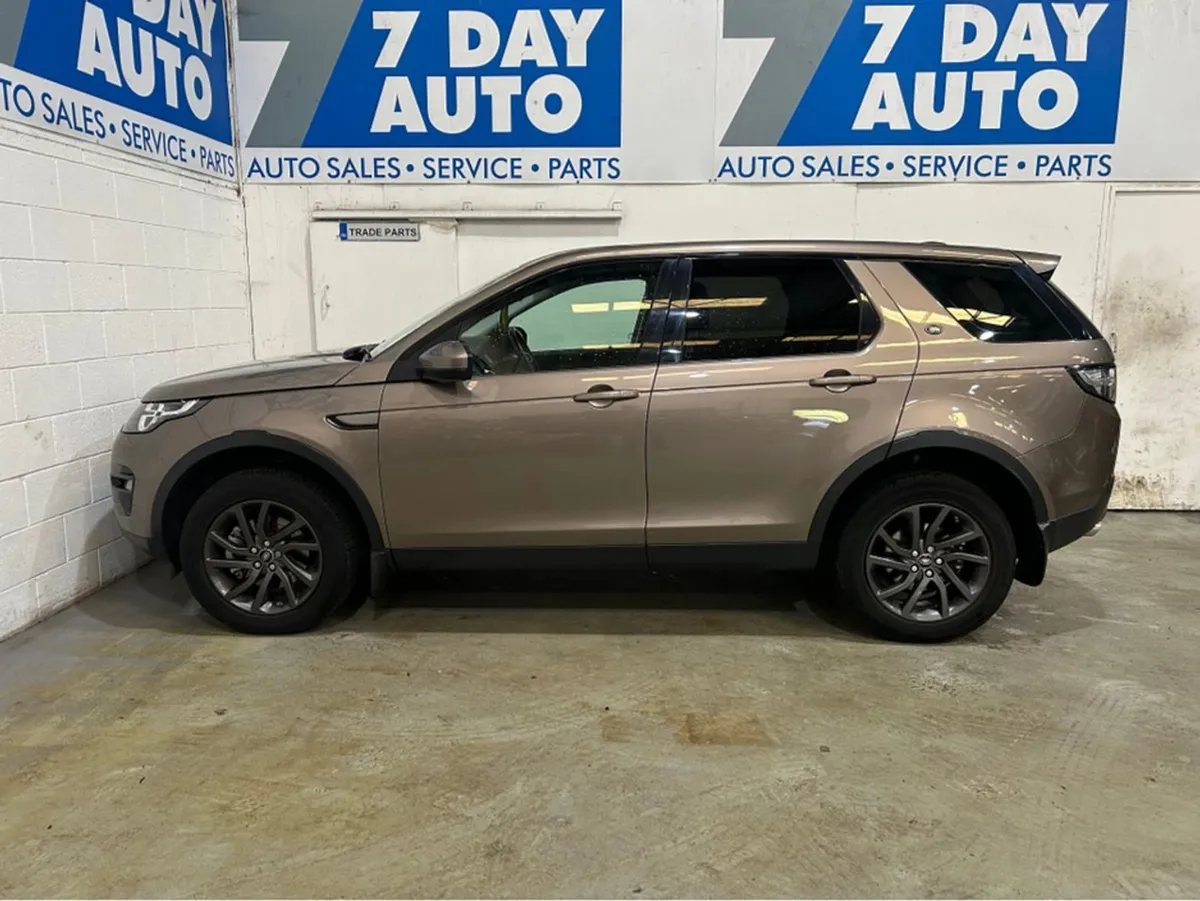 Land Rover Discovery Sport 2.0 7 Seater TD4 SE - Image 4