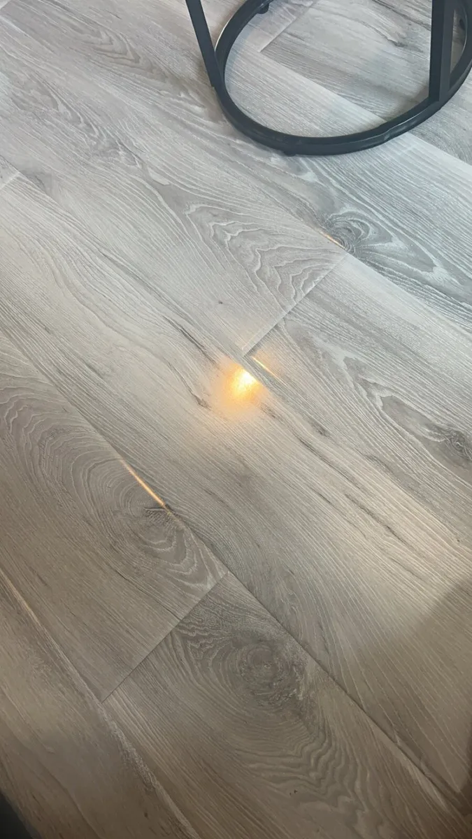 High gloss Laminate flooring Seattle grey - Image 1