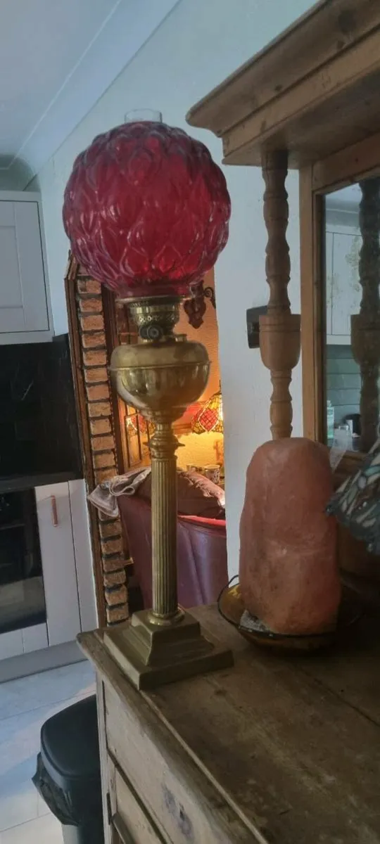 ANTIQUE OIL LAMP - Image 2
