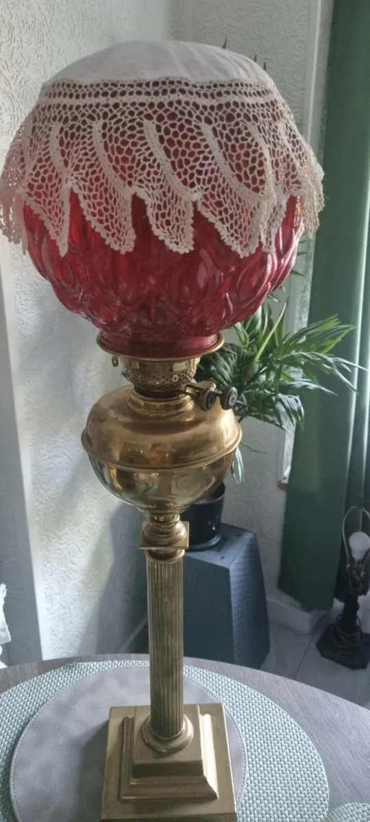 ANTIQUE OIL LAMP - Image 1