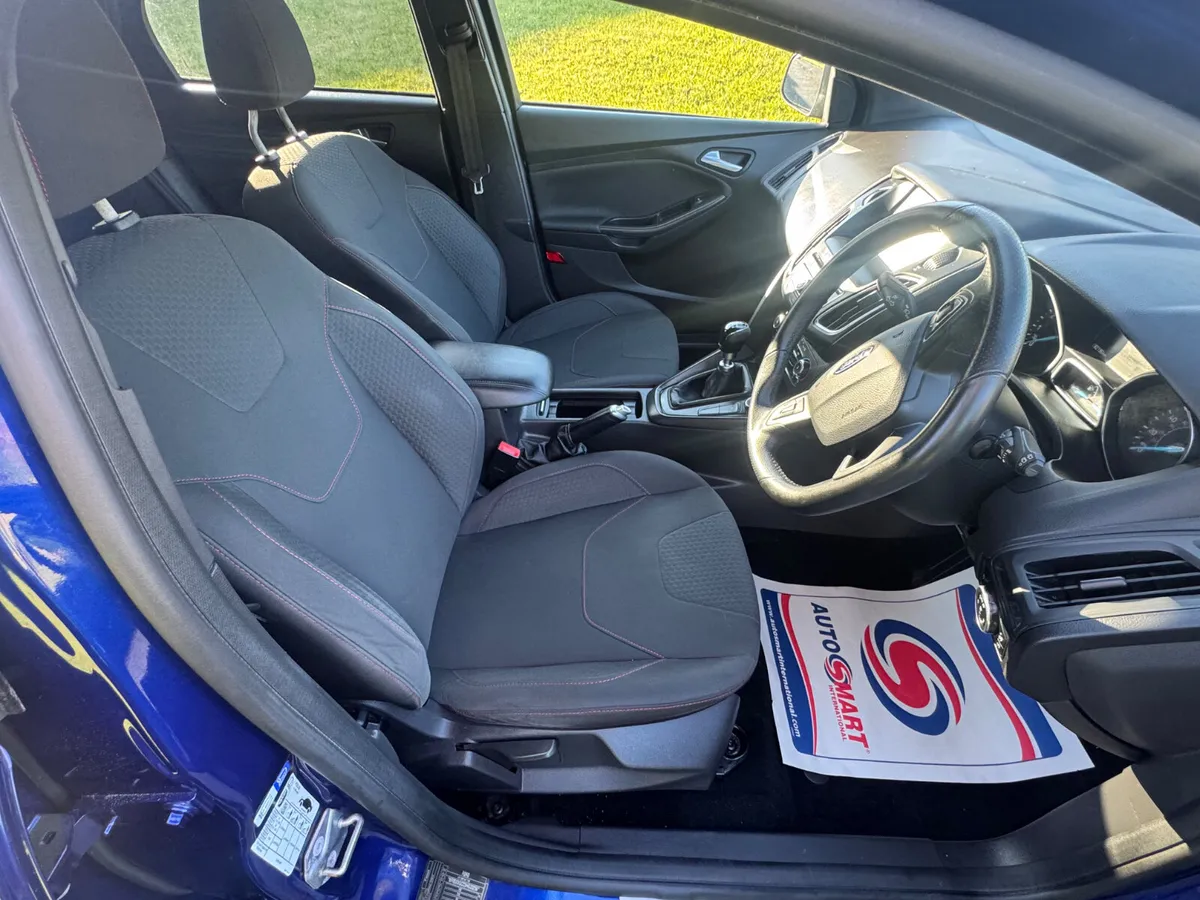 Ford Focus 2017 st line low km - Image 3