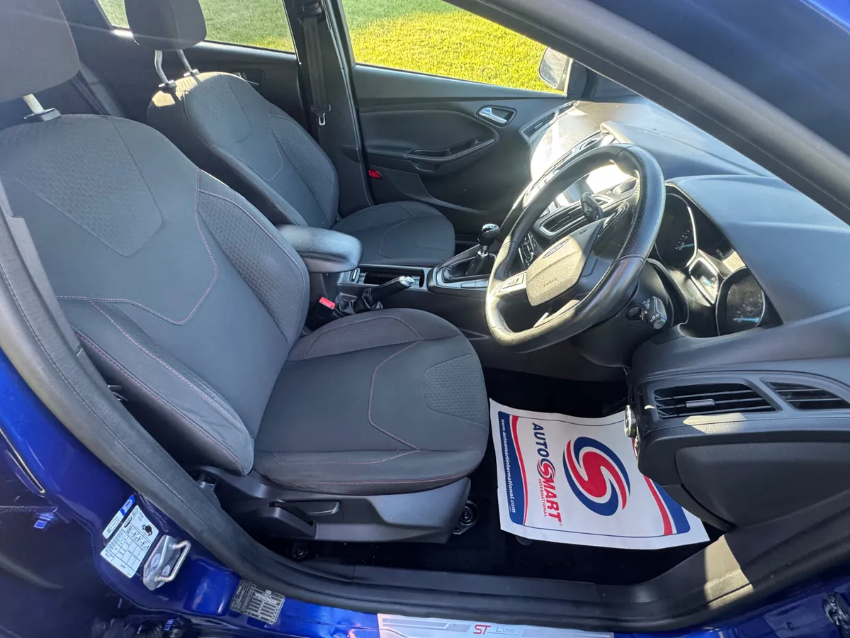 Ford Focus 2017 st line low km - Image 4