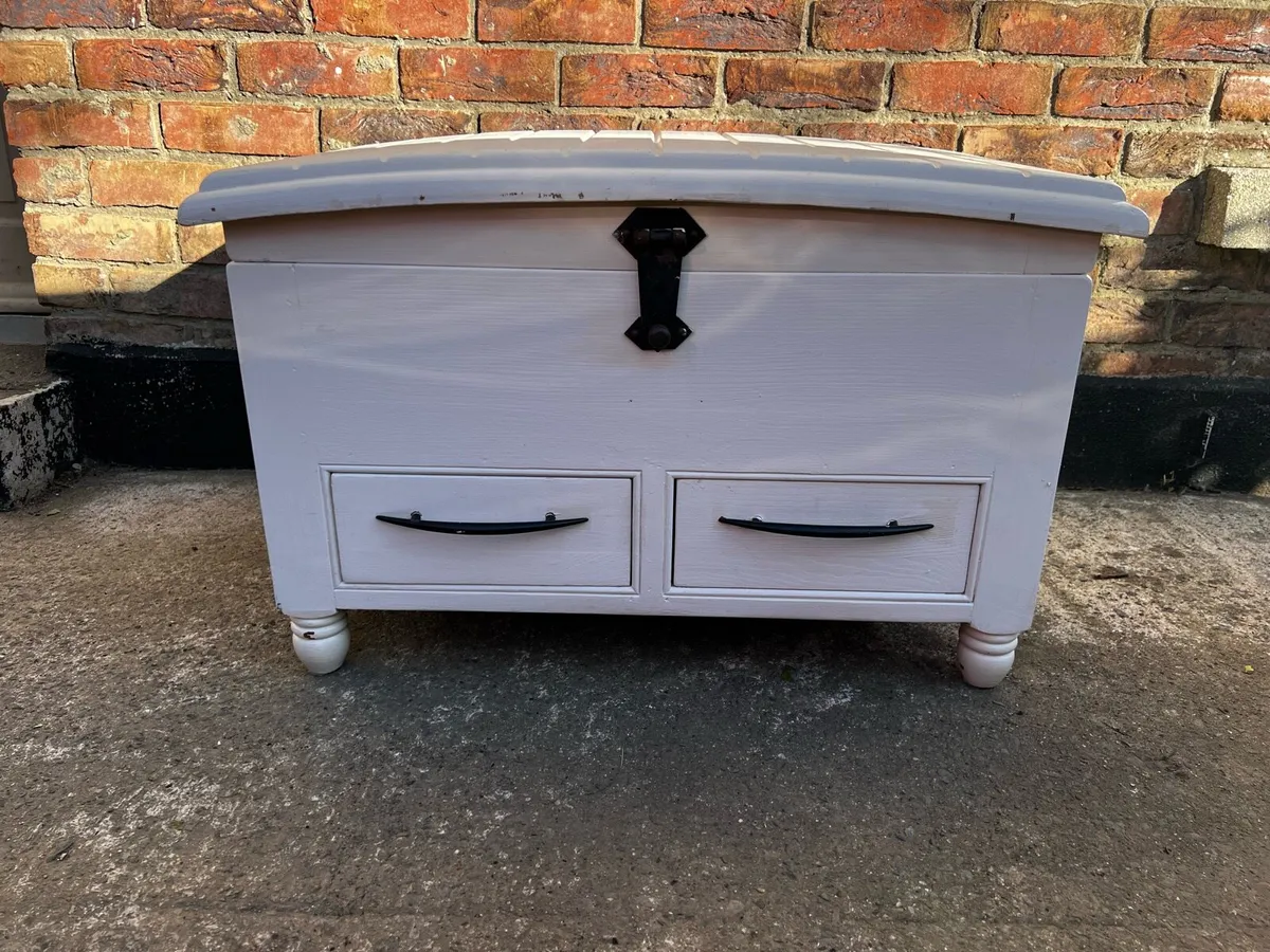 Beautiful Solid Wood Blanket Box / Storage Chest - Image 1