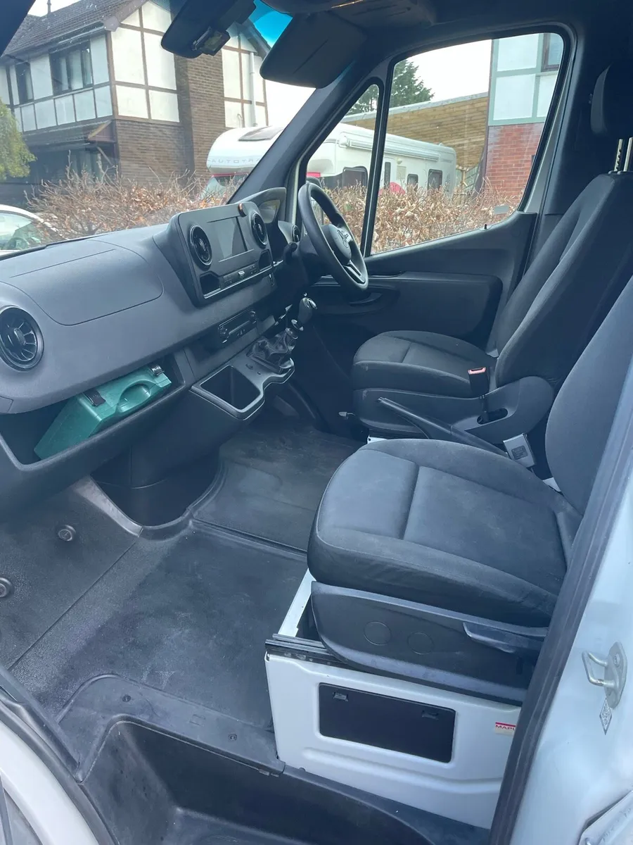 Mercedes Sprinter Minibus - Image 4