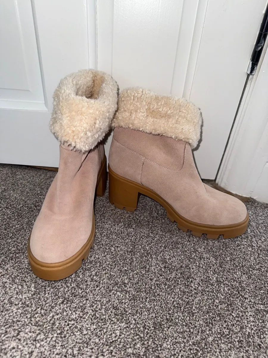 Boots - Image 1