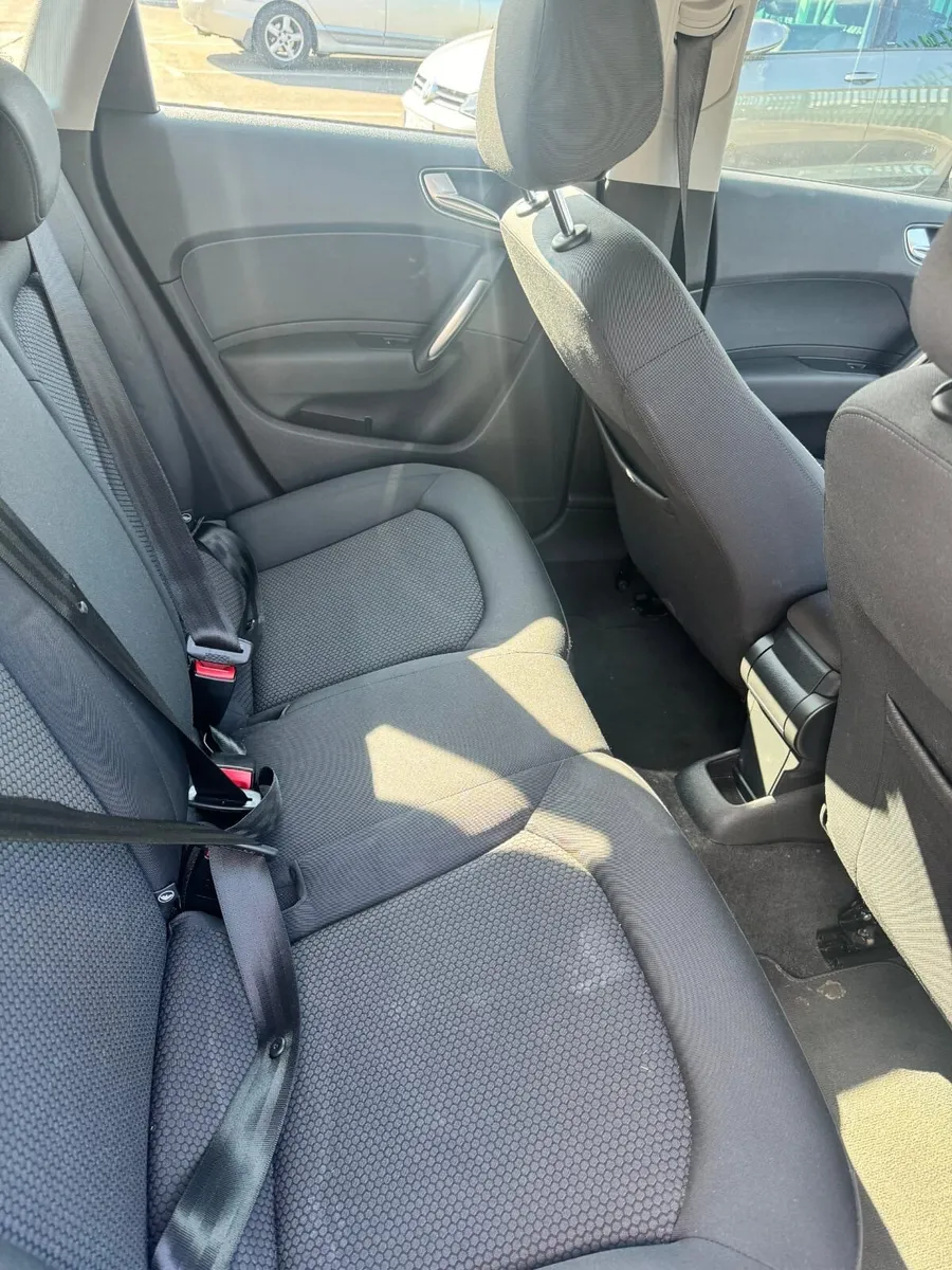 Car - Image 4