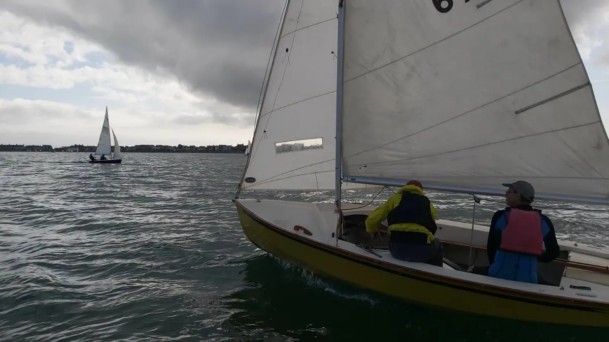 Wayfarer sailing dinghy - Image 1