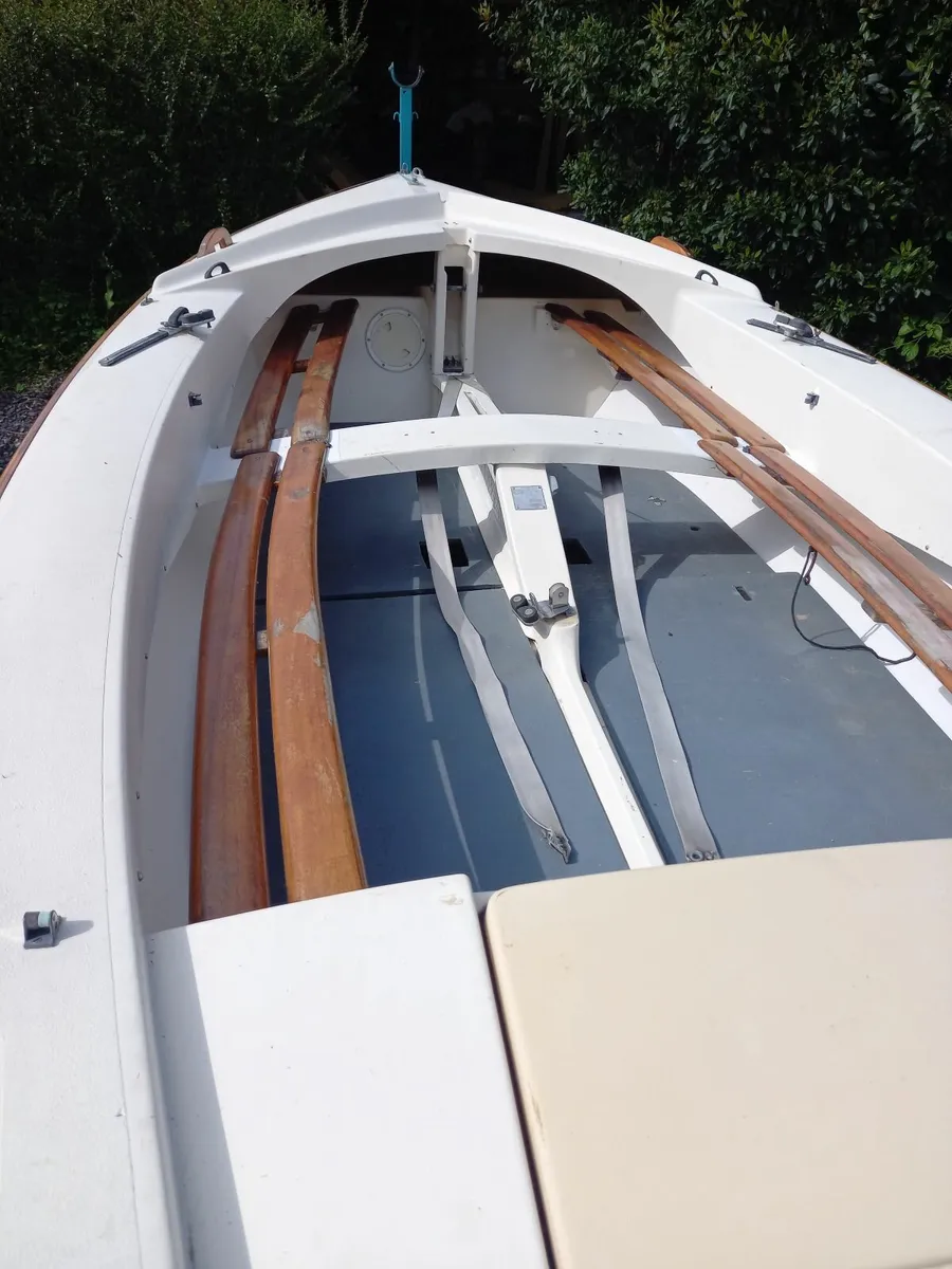 Wayfarer sailing dinghy - Image 3