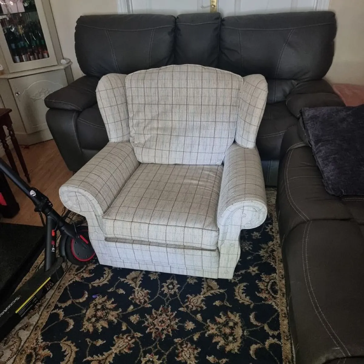 Armchair - Image 1