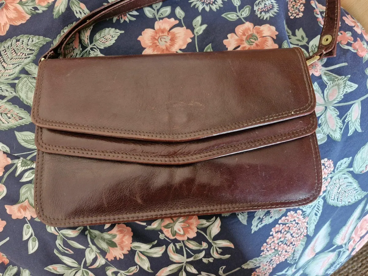 Brown leather handbag - Image 1