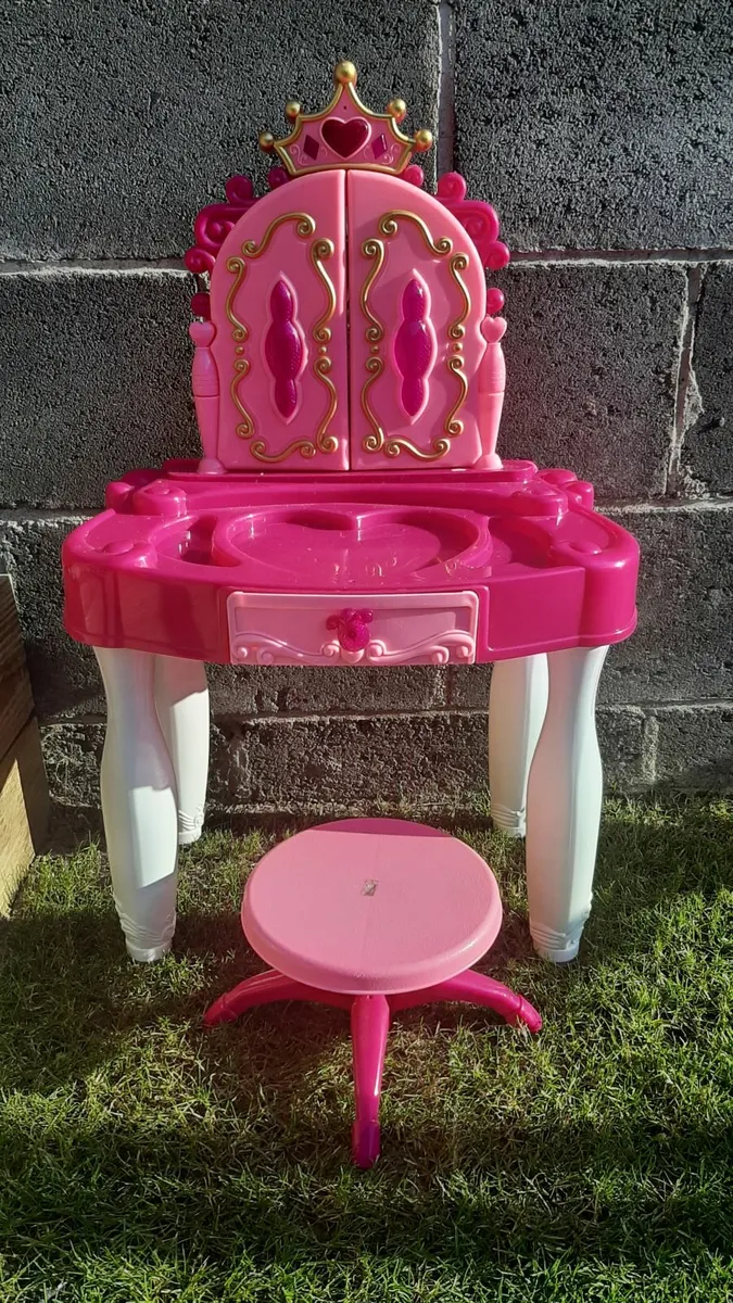 Girls makeup table - Image 2