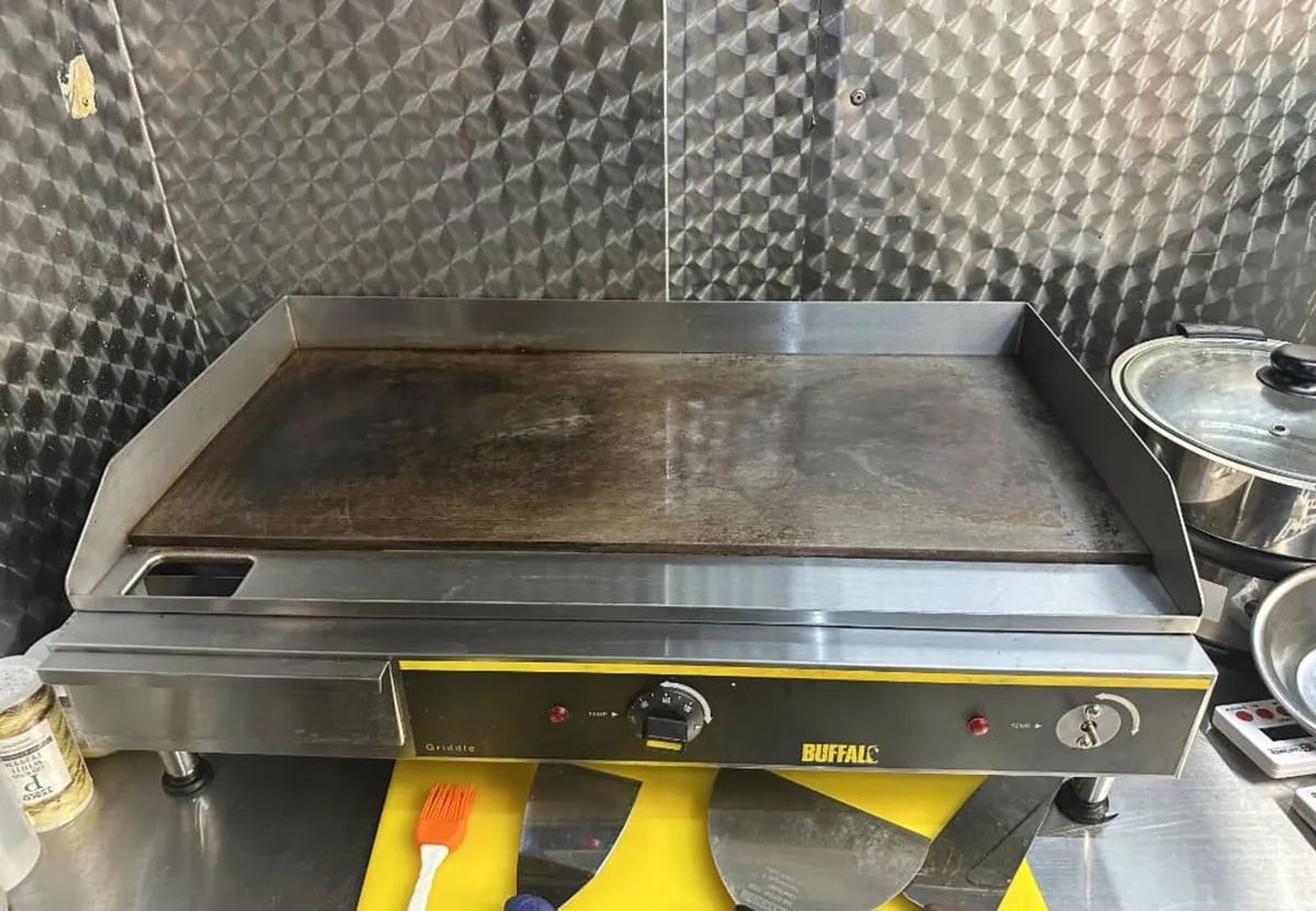 Buffalo G791 Extra Wide Countertop Griddle - Image 1