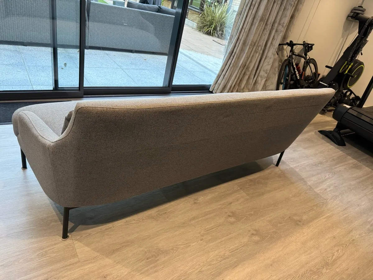 meadows and byrne sofa - Image 4