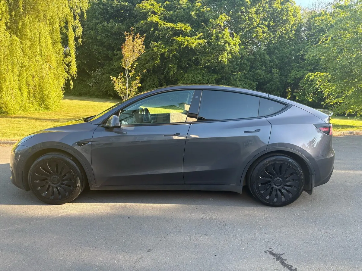 TESLA MODEL Y LONG RANGE DUAL MOTOR - Image 4