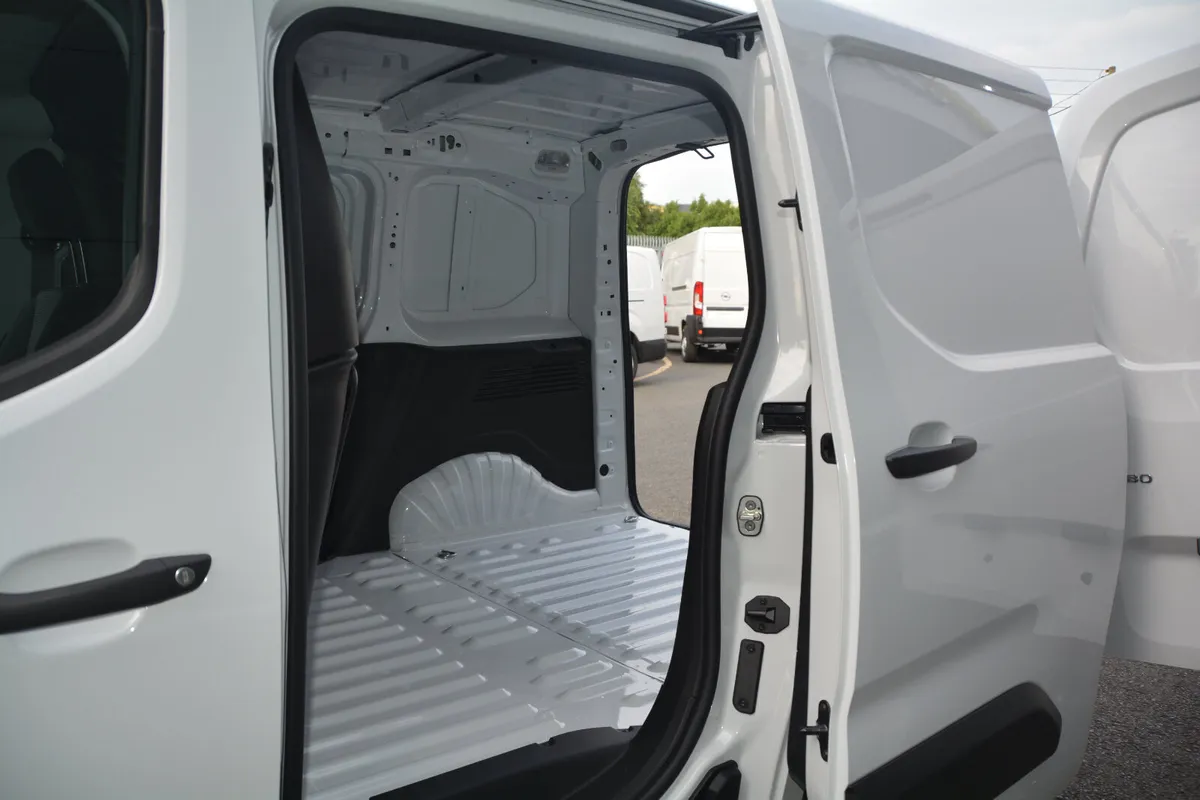 Opel Combo + Air Con # ONLY €365 monthly - Image 4