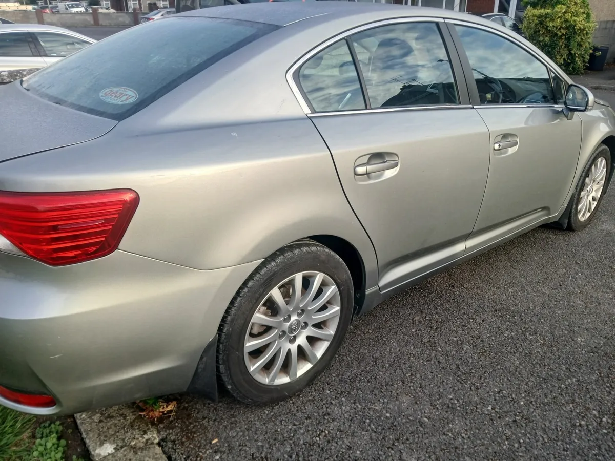 Toyota Avensis 2012 - Image 2
