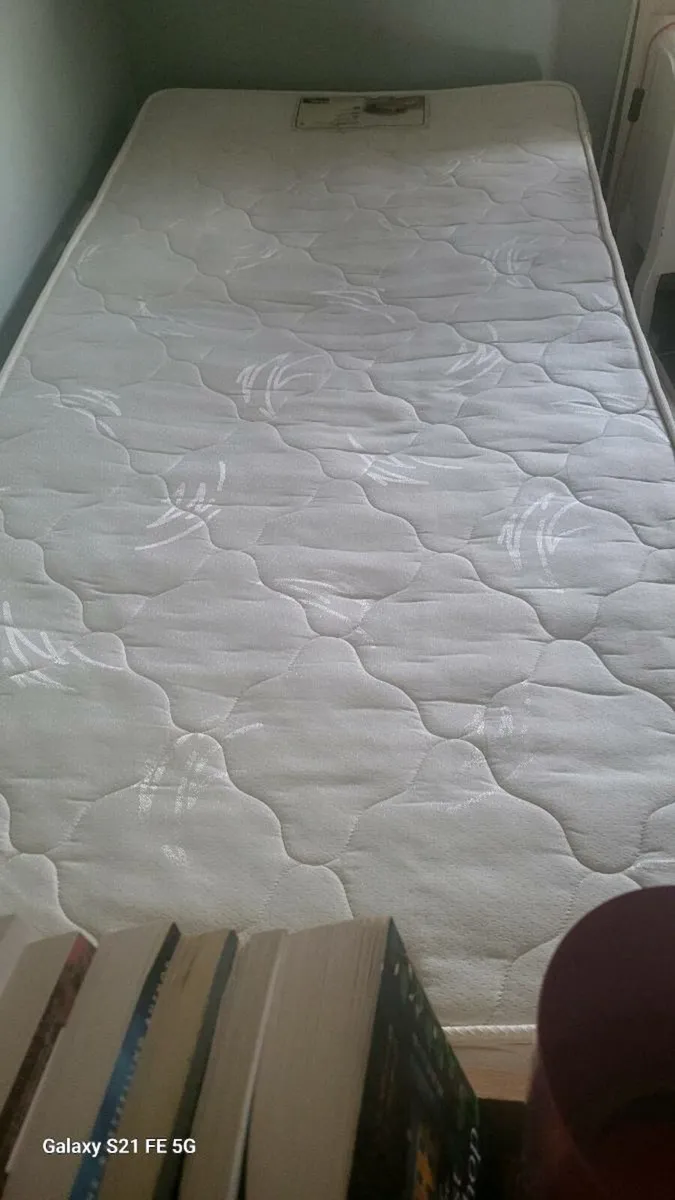 single bed with guestbed - Image 1