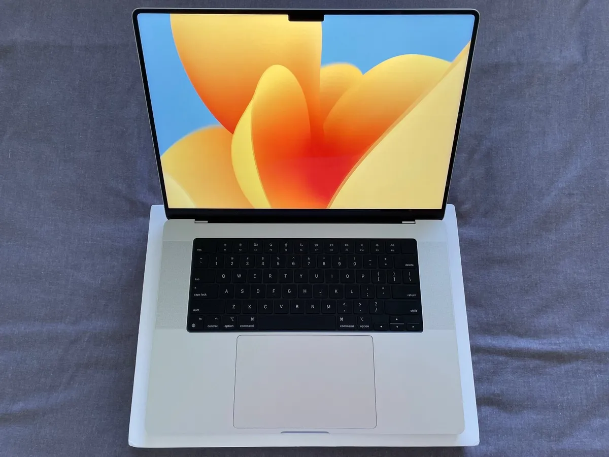 MacBook Pro 16 M1 MAX 32GB 1TB - Image 1
