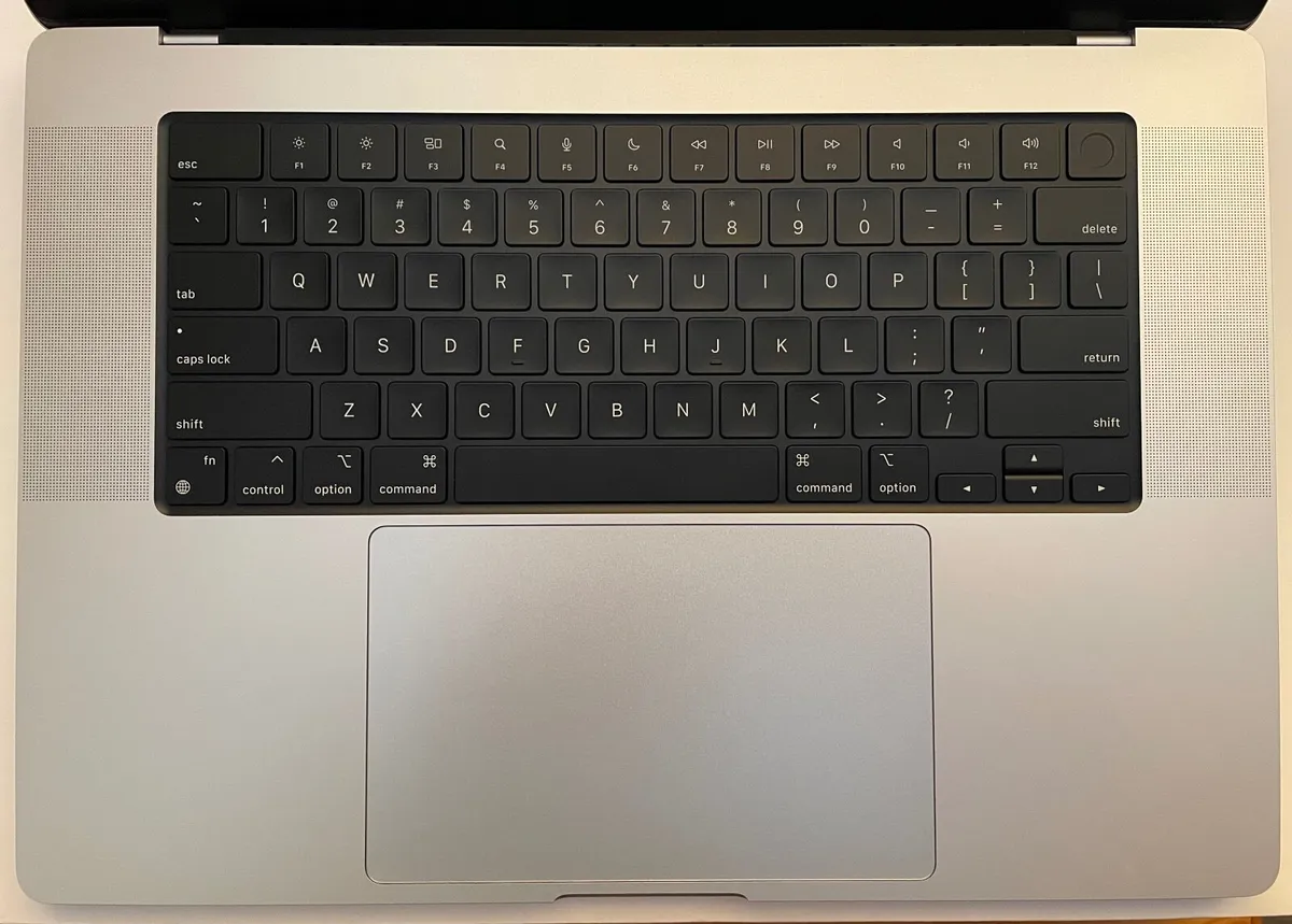 MacBook Pro 16 M1 MAX 32GB 1TB - Image 2