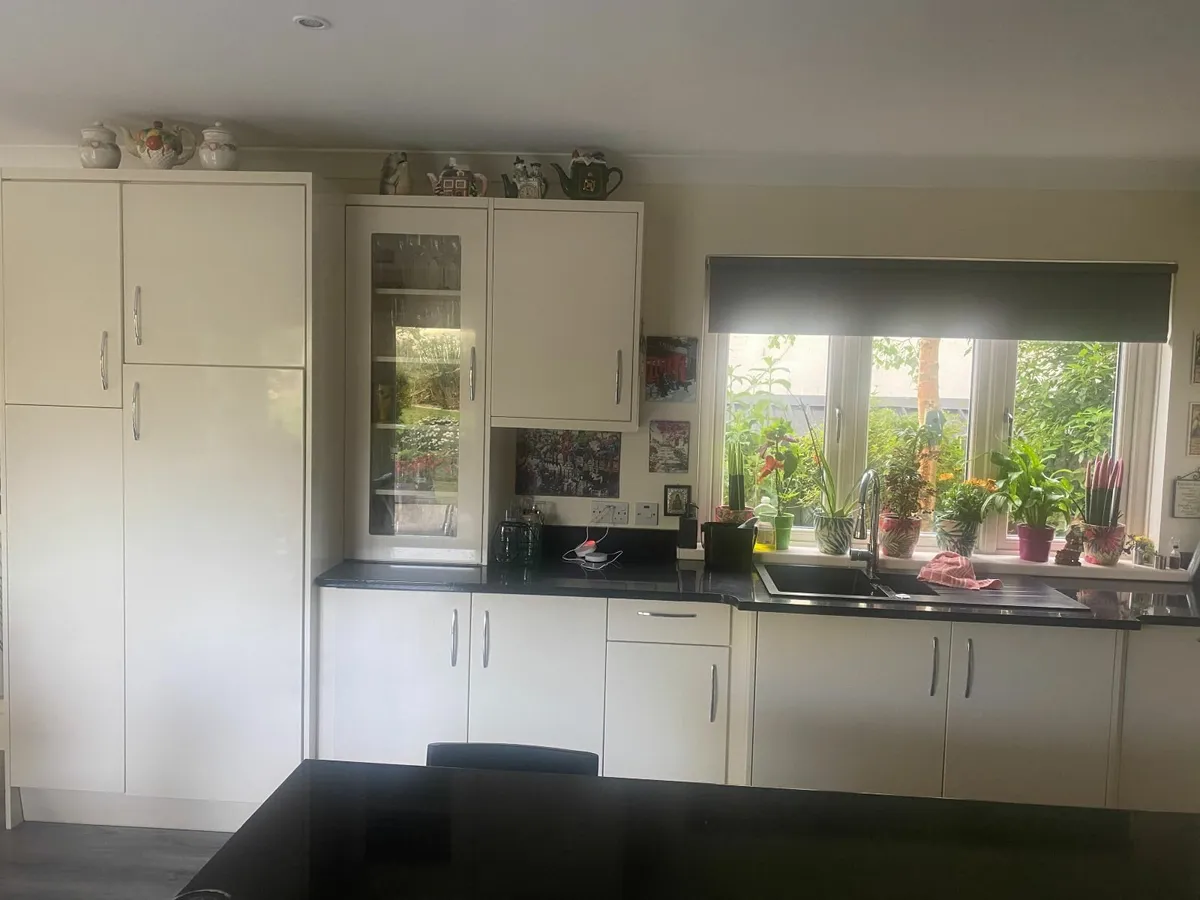Full kitchen Units - Image 1