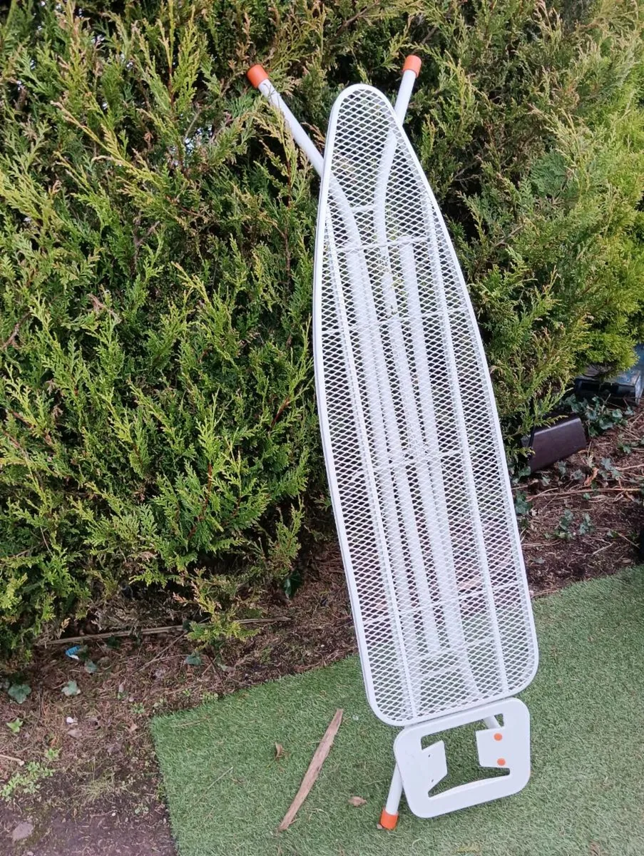 Iron board like new - Image 1