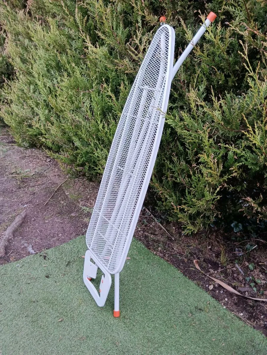Iron board like new - Image 2