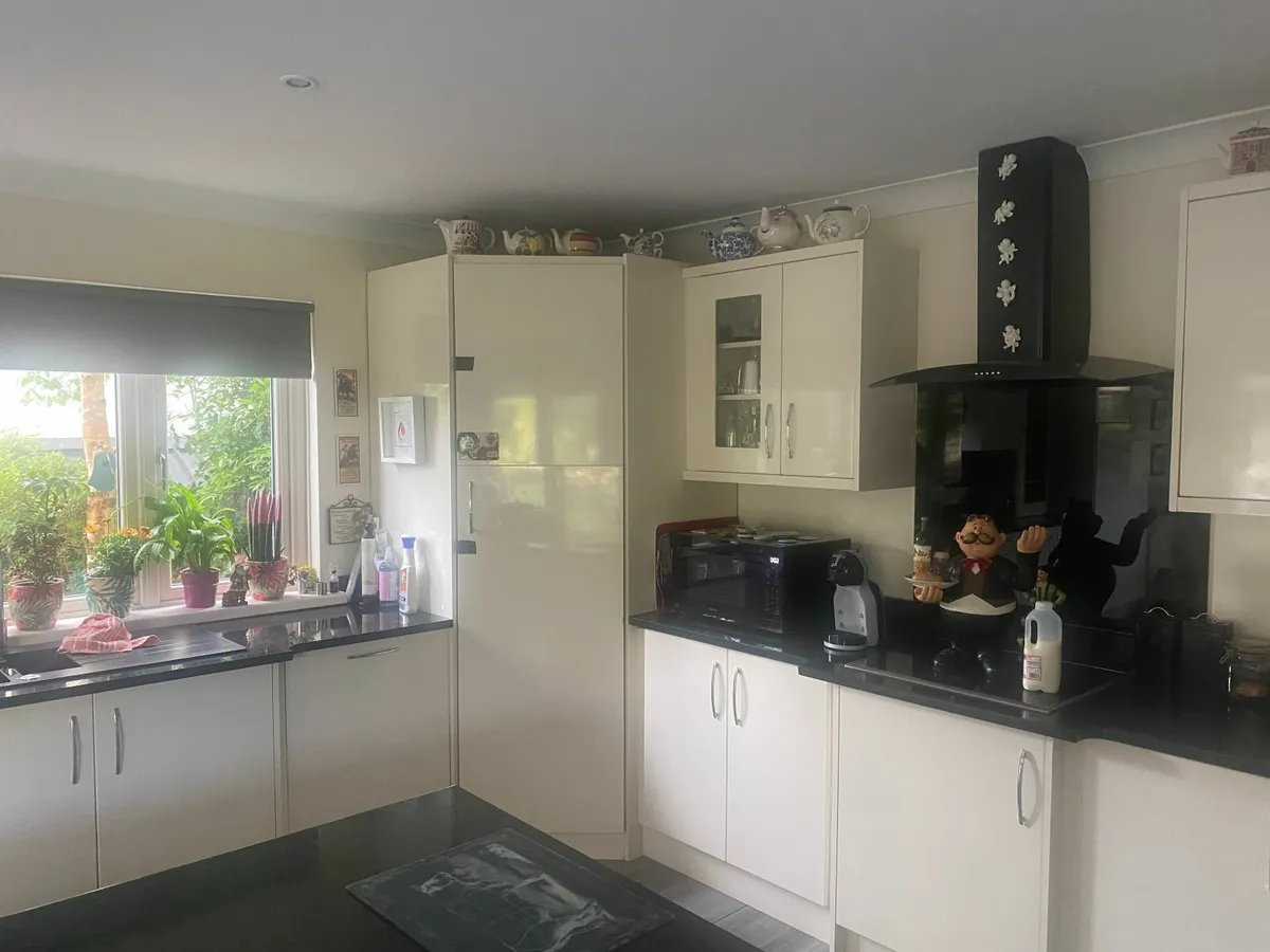 Full kitchen Units - Image 2