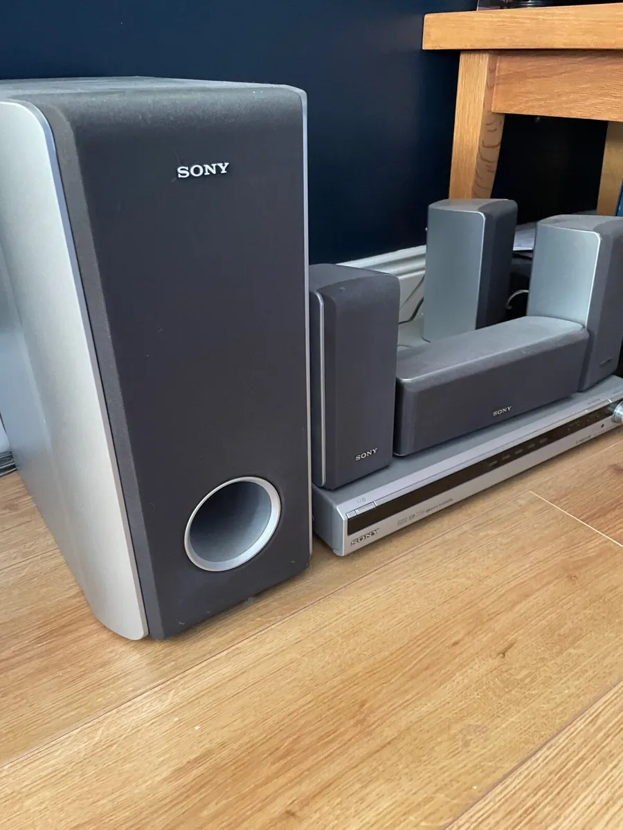 Surround sound system - Image 1