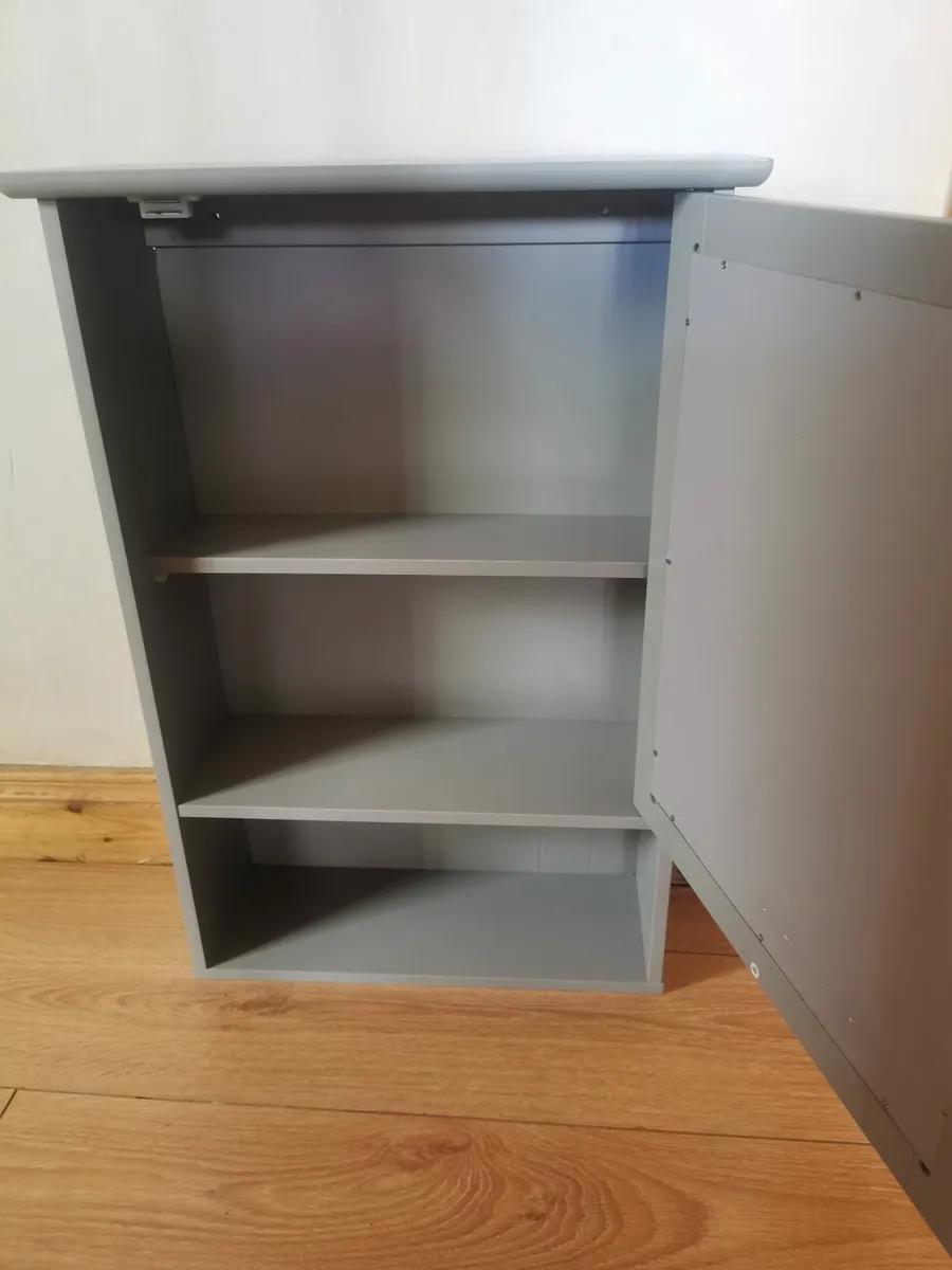 Quality Expensive bathroom cabinet 6months old - Image 4