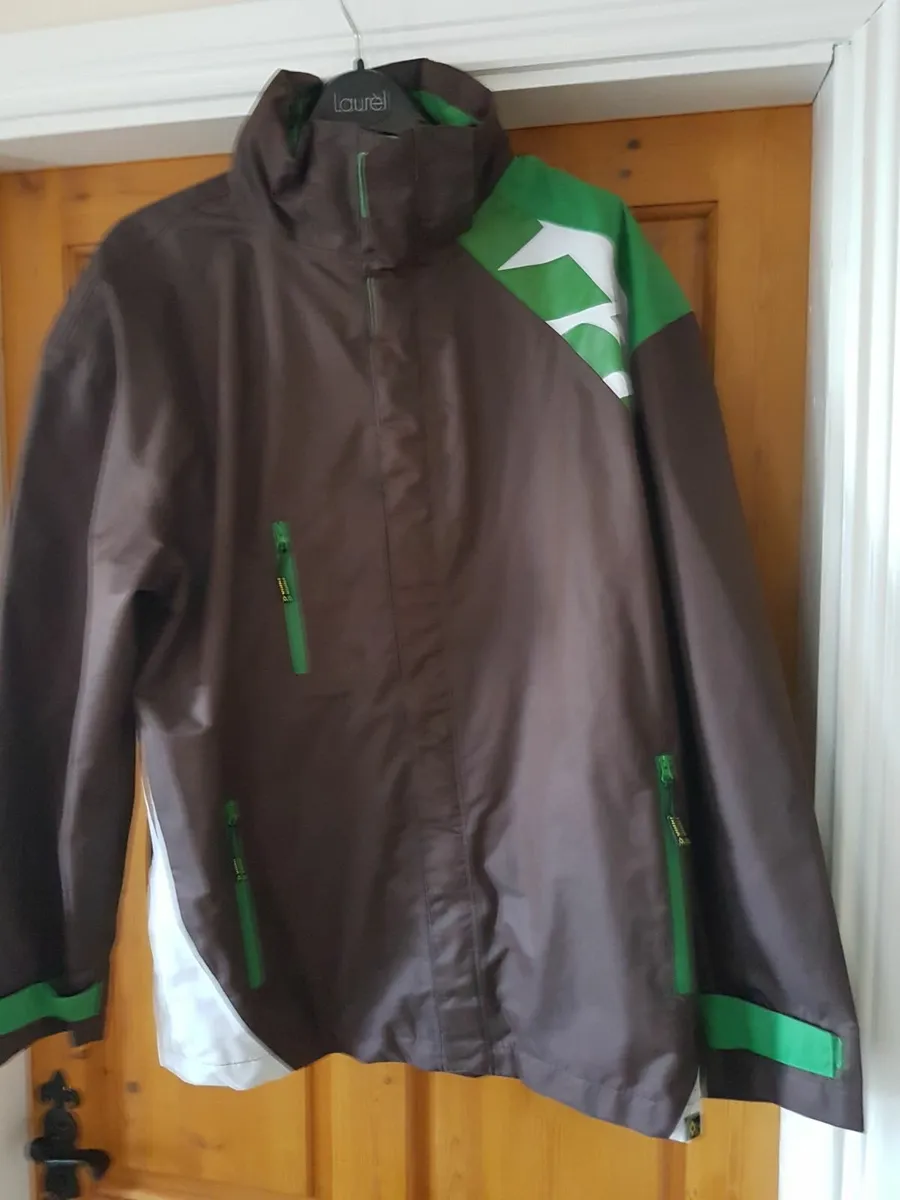 Volkl Ski or Tennis Jacket L - Image 3