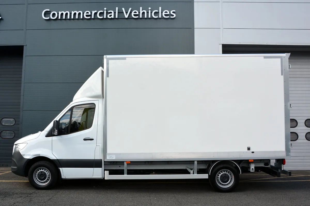 Mercedes-Benz Box - HIRE 2-4yrs Service incl - Image 2