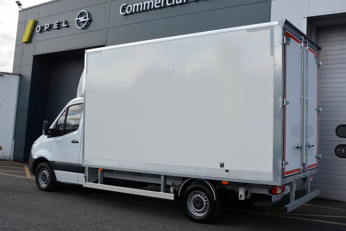 Mercedes-Benz Box - HIRE 2-4yrs Service incl - Image 3