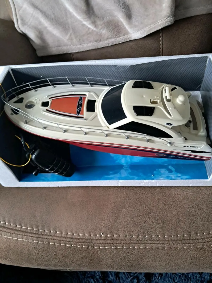 Remote control boat - Image 3