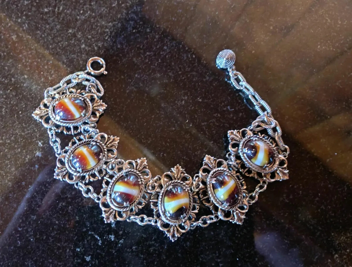 MORE COSTUME JEWELLERY. - Image 3