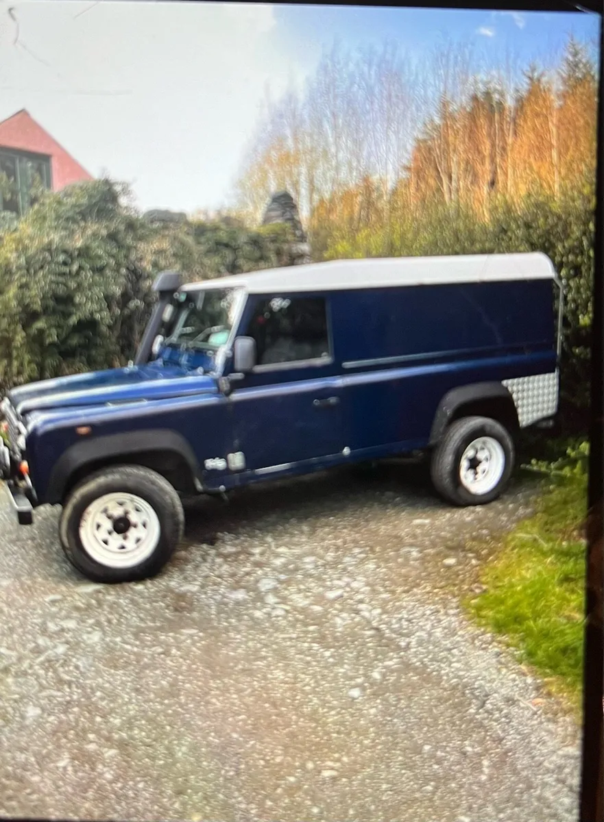 Land Rover Defender - Image 2