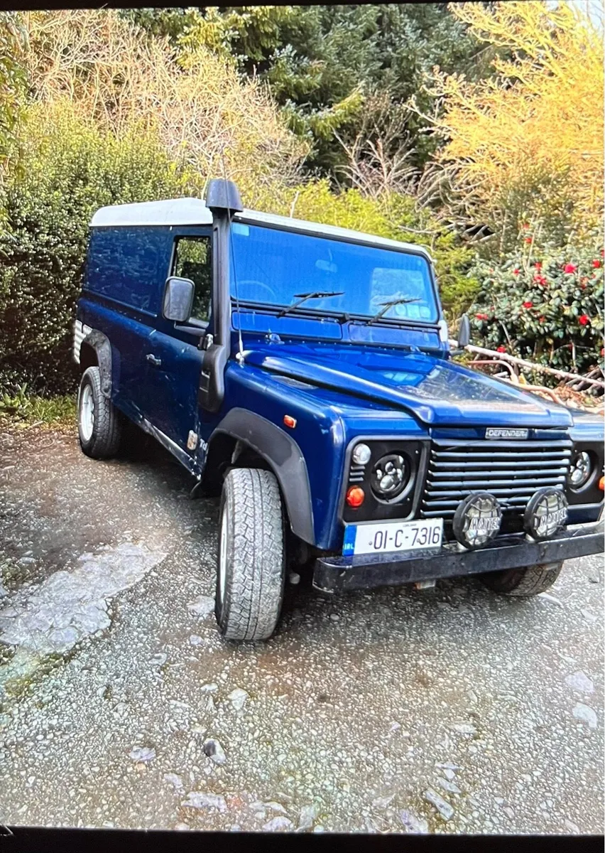 Land Rover Defender - Image 3