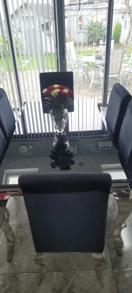 Glass table and chairs Can deliver local - Image 2