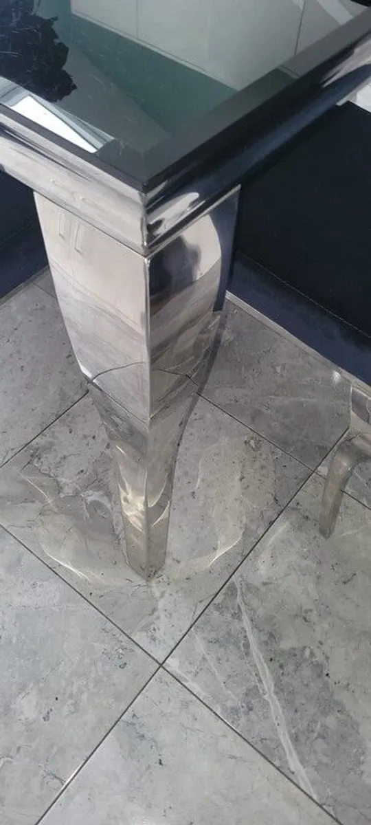 Glass table and chairs Can deliver local - Image 4
