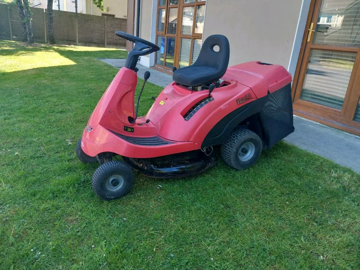 Ride on lawnmower - Image 1