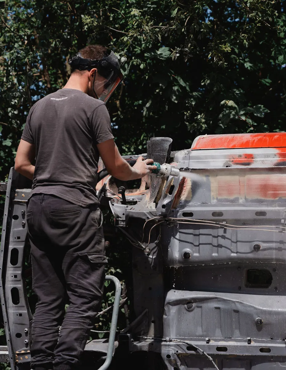 DUSTLESS SANDBLASTER - Image 1