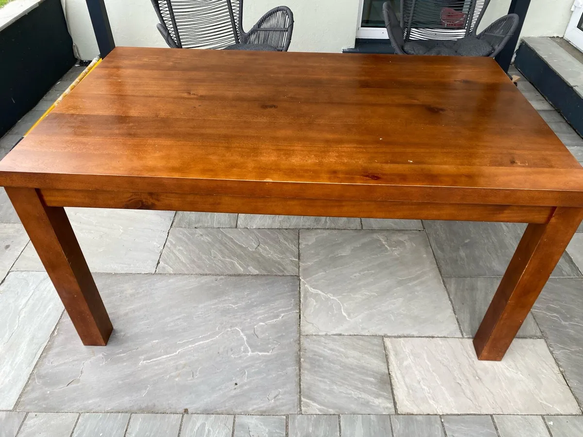 Table 5 chairs and two counter stools - Image 1