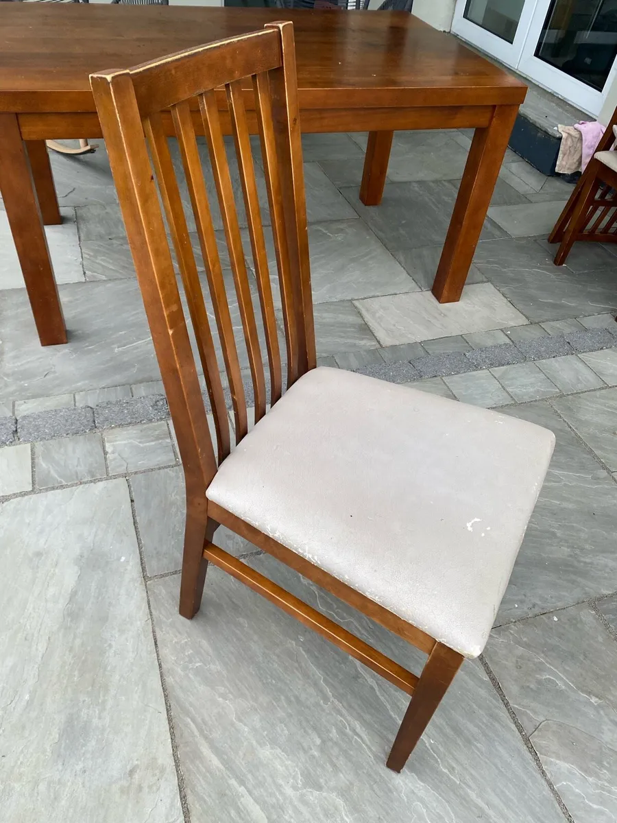 Table 5 chairs and two counter stools - Image 2