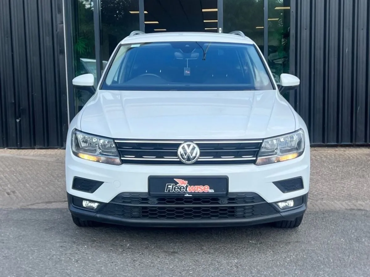 Volkswagen Tiguan 2.0 TDI SE Navigation SUV 5dr D - Image 2