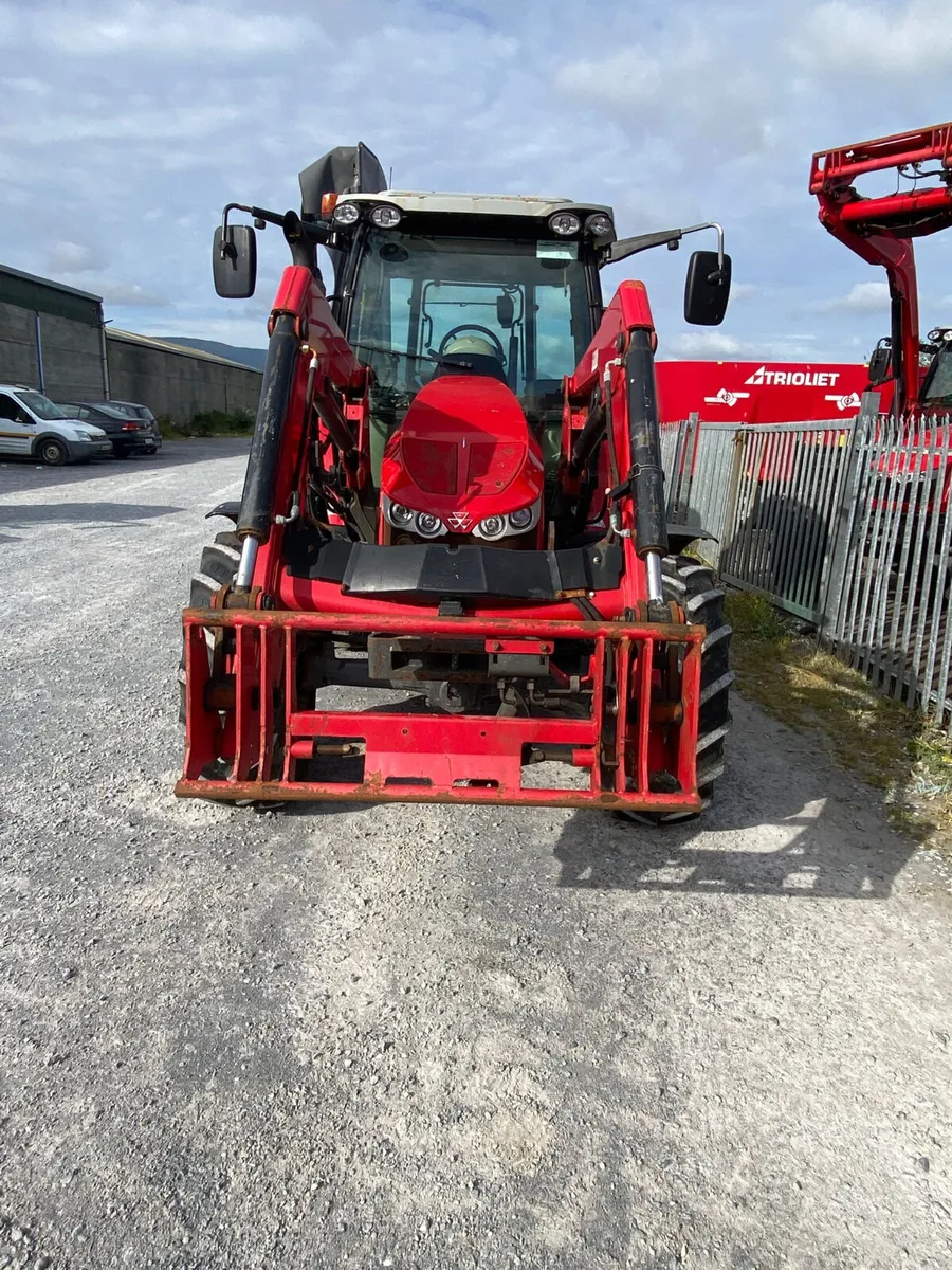 Massey Ferguson  5711SL - Image 2