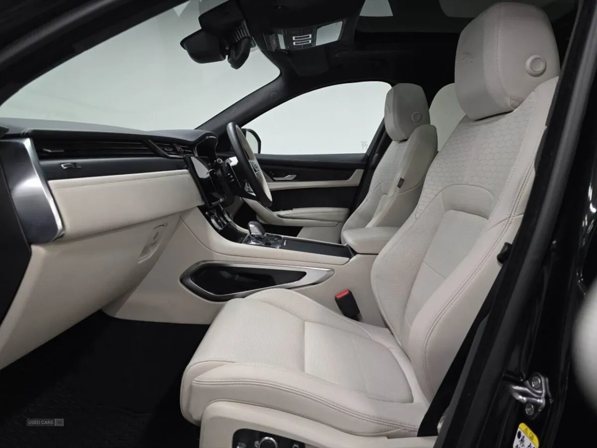 Jaguar F- PACE 2.0 D200 R-dynamic HSE Black 5dr A - Image 3