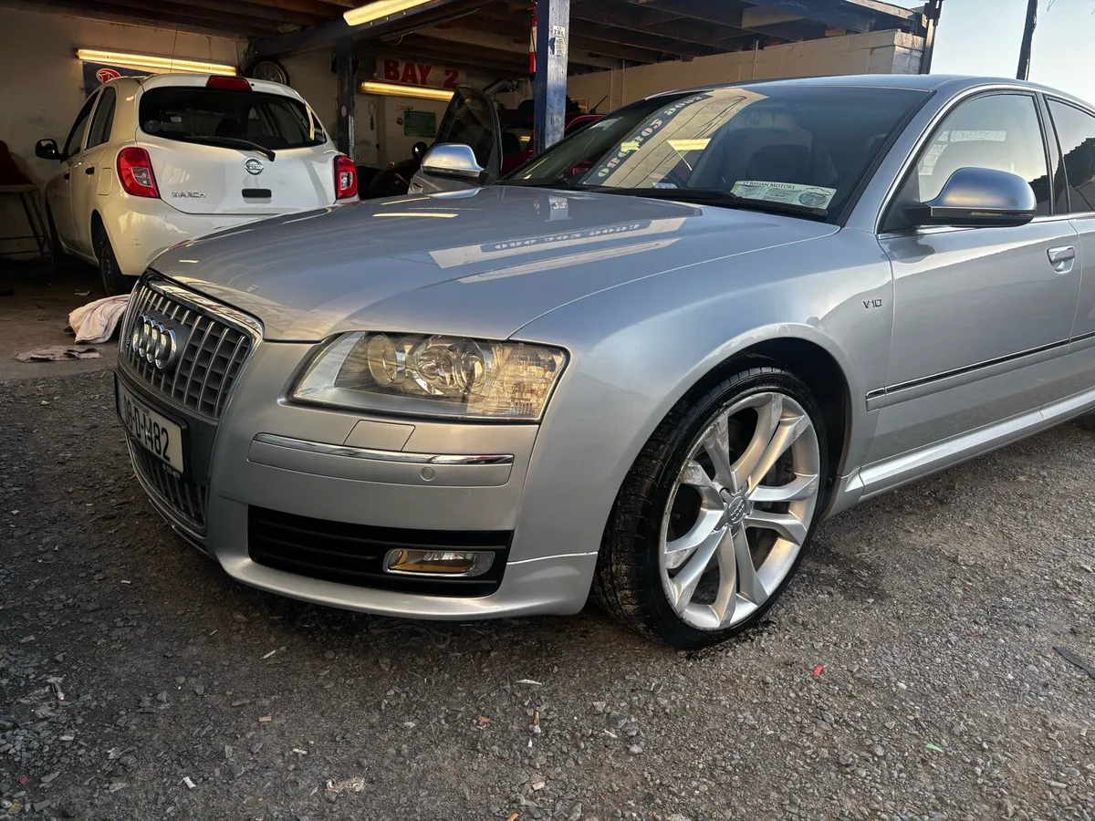 Audi s8 - Image 2