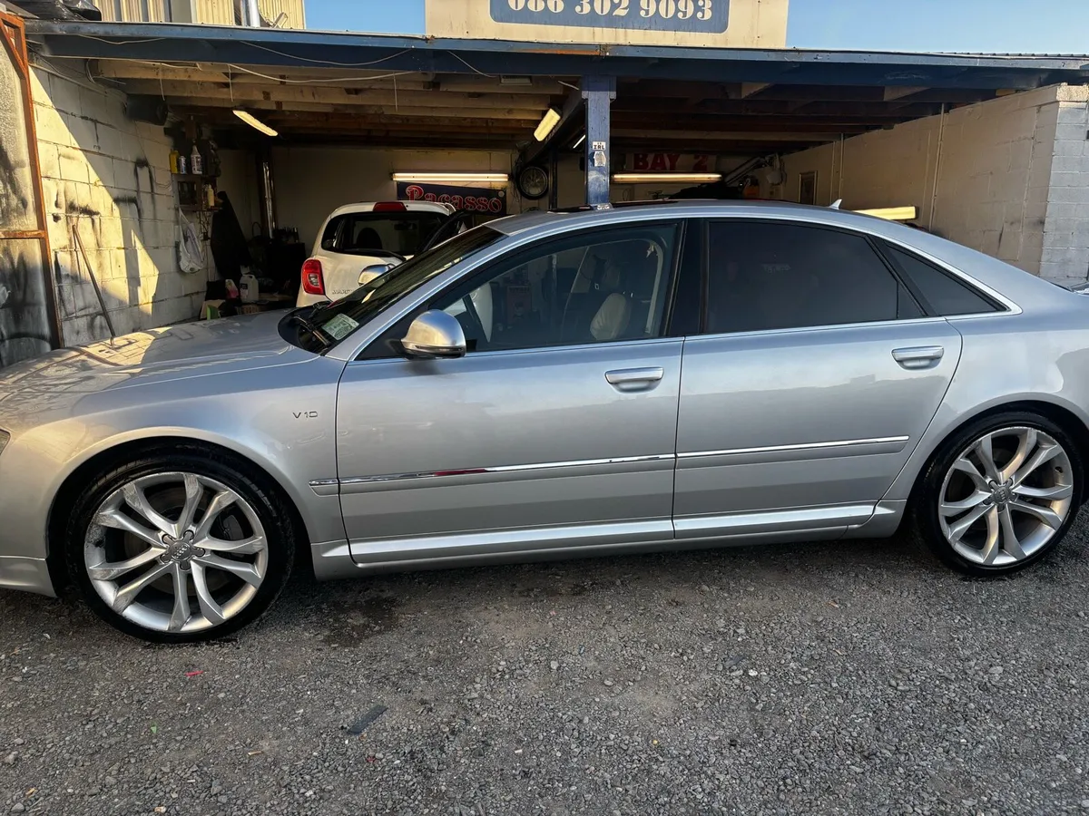 Audi s8 - Image 3